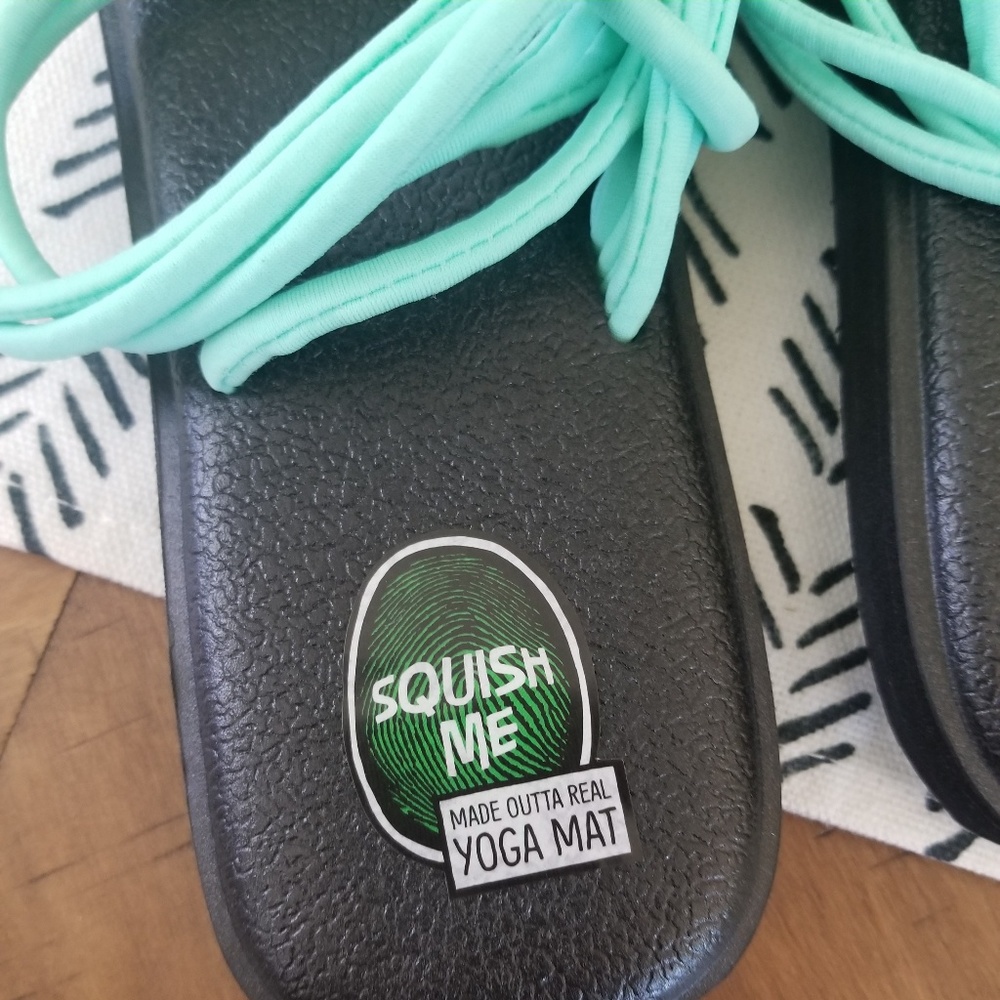 🆕️ Yoga Sanuk Sandals - Picture 2 of 4